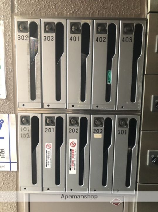 アン・ジュール302の外観