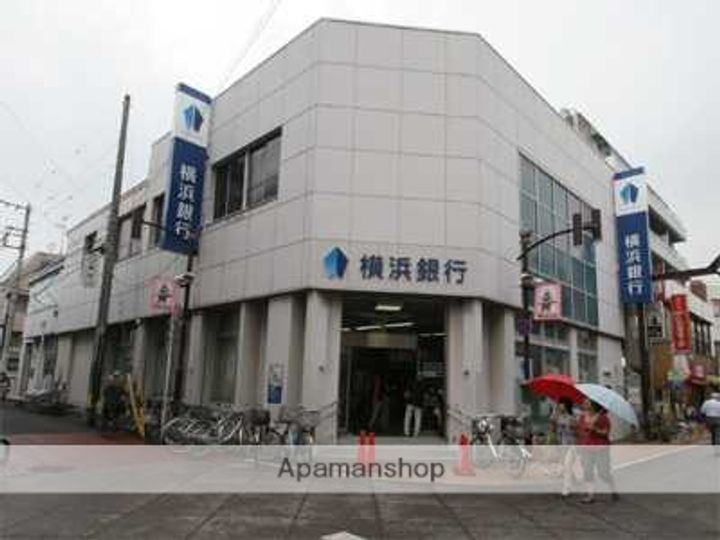 アン・ジュール302の周辺