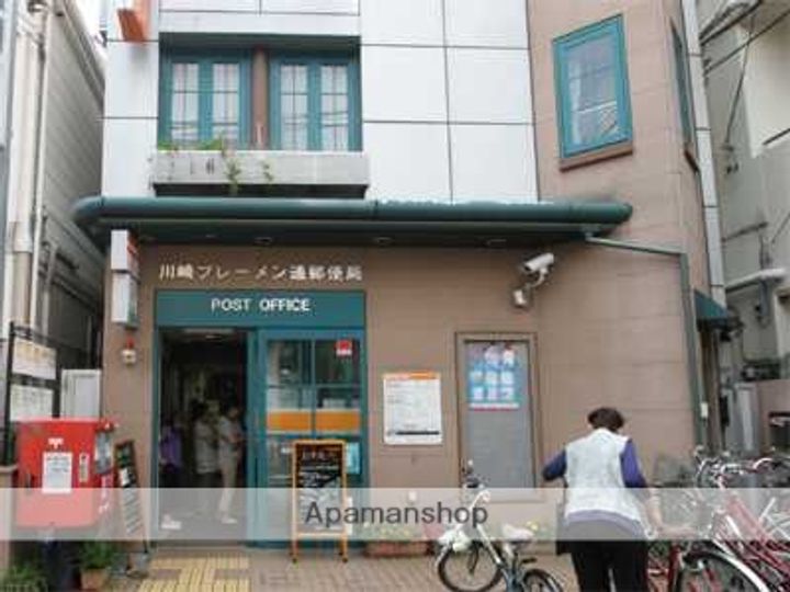 アン・ジュール302の周辺