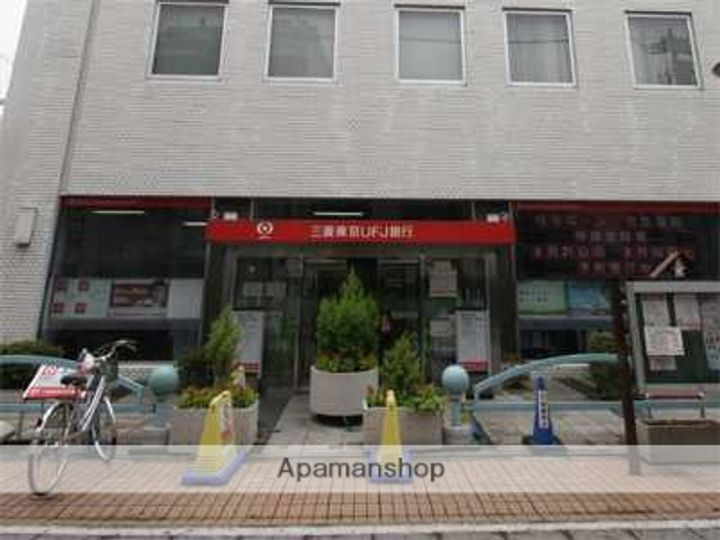 アン・ジュール302の周辺