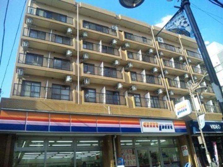 ファミーユビル0502の外観