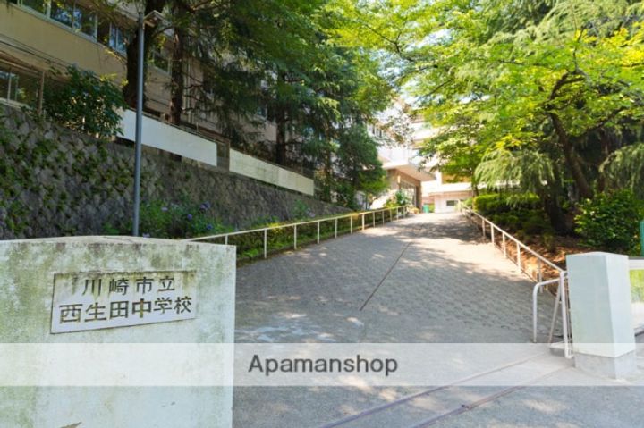 ラ・ソワレの周辺