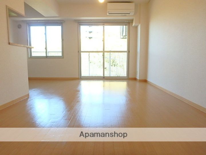 インシーズン向ヶ丘の居間