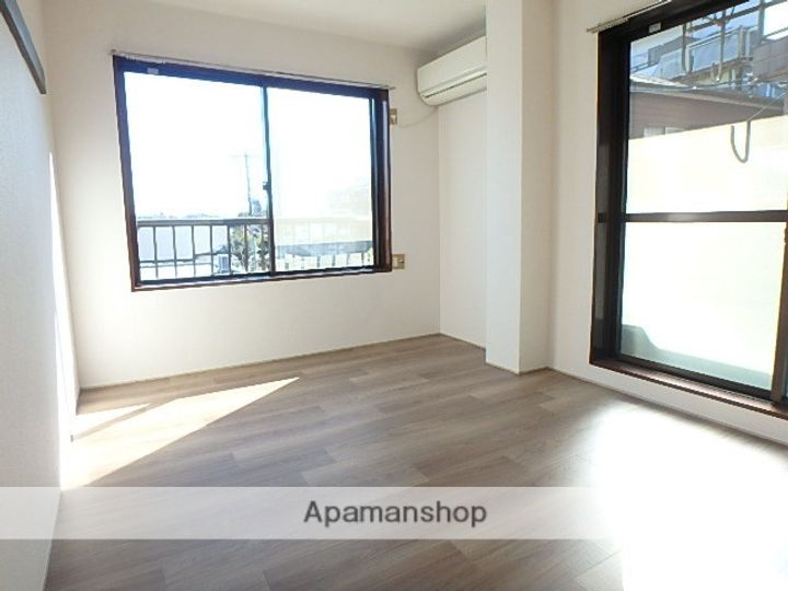 スターダスト日光台A棟303の居間