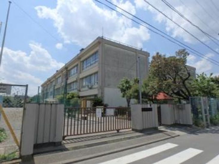 シャトーロマネの周辺