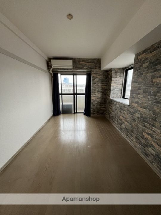 ローヤルヒルズの居間