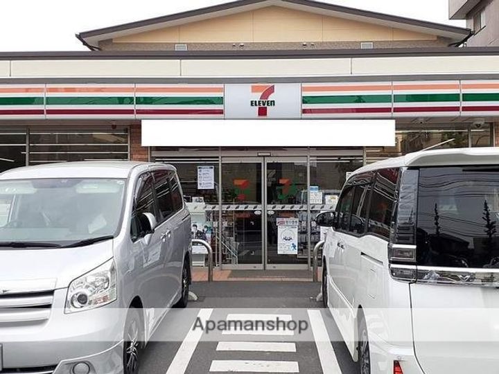 ローヤルヒルズの周辺