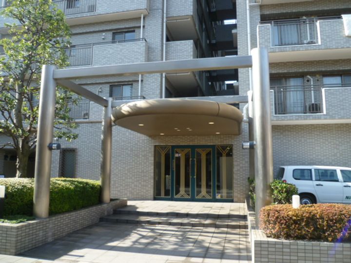 フレスコ川崎の外観