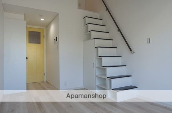 ハーミットクラブハウス南太田Ⅲの居間