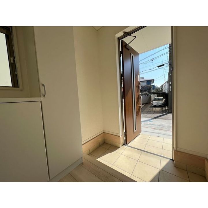 神奈川県藤沢市片瀬5丁目(一戸建)の賃貸物件の玄関