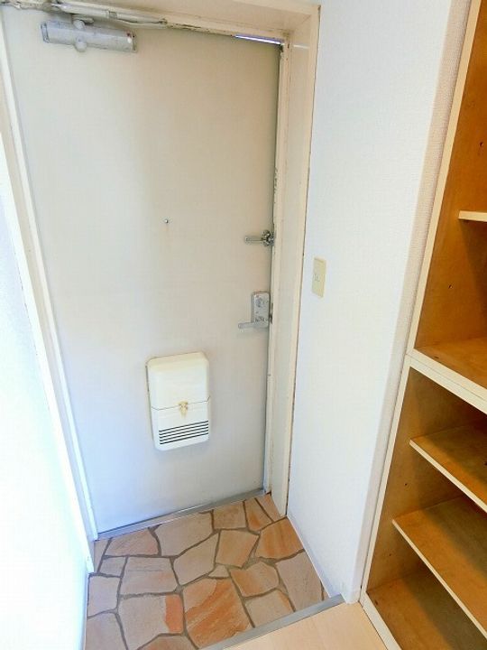 神奈川県横浜市西区久保町の賃貸マンションの玄関