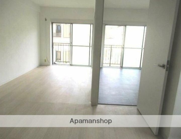 三春マンションの居間