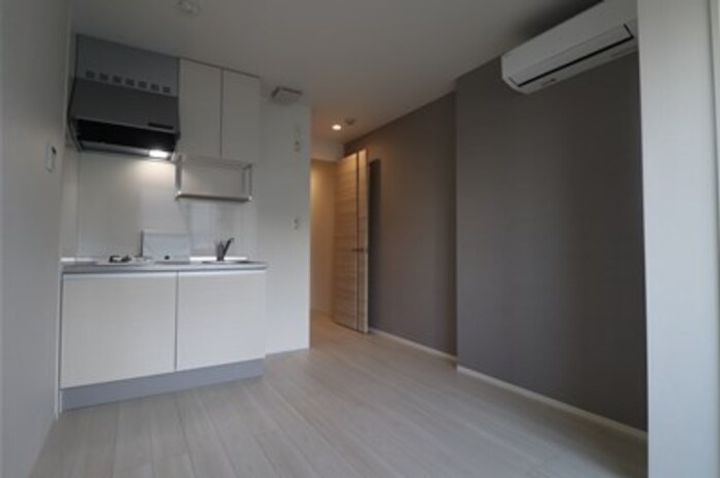 SKEY RESIDENCE塚越(スカイエレジデンスツカゴシ)の居間