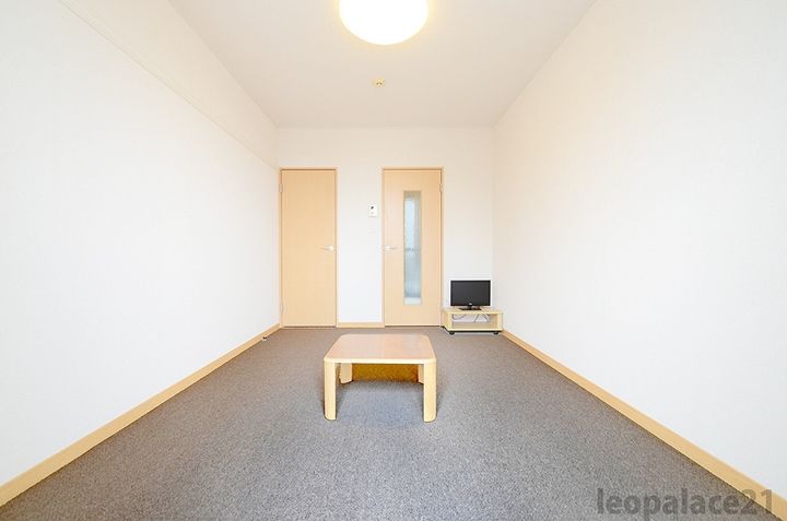 レオパレスファルケの居間