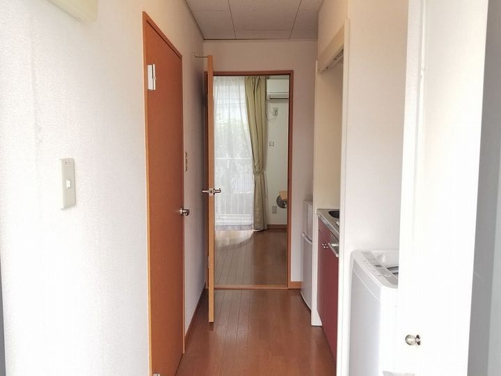 レオパレスセント・ヴィラージュの玄関