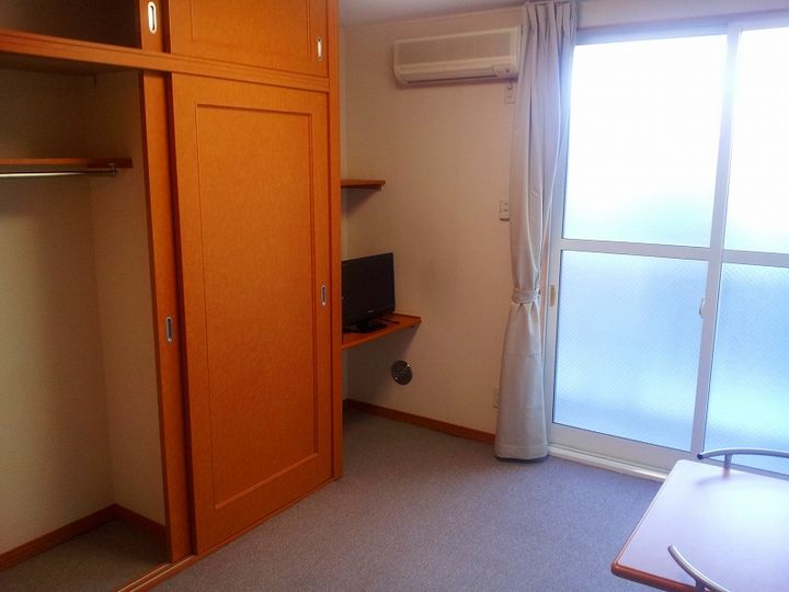 レオパレスサンブリッジⅣの居間