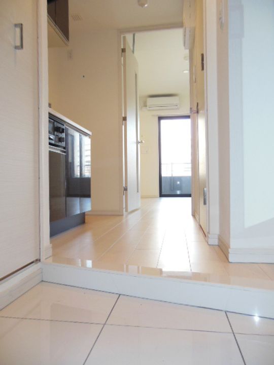 神奈川県横浜市中区富士見町の賃貸マンションの玄関