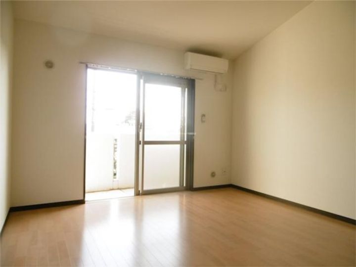 ミドル東大沼II0207の居間