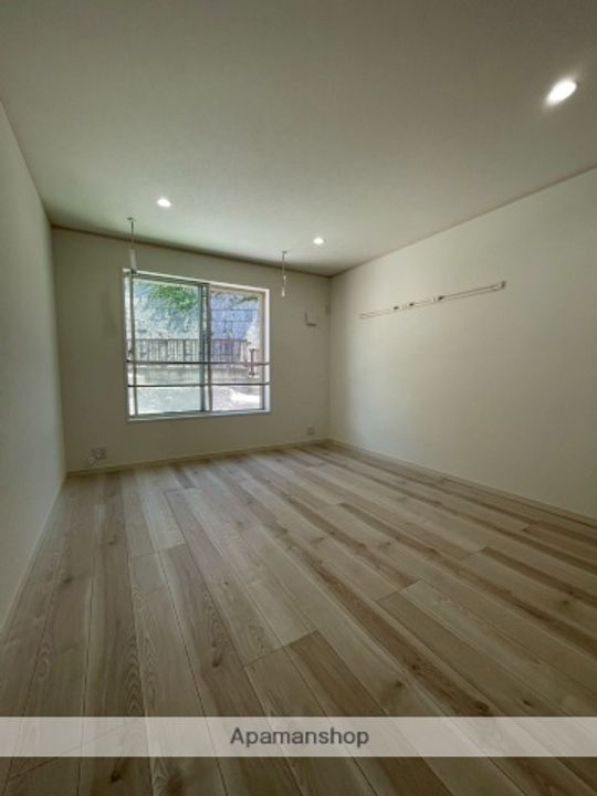 ハーミットクラブハウス弘明寺Ⅱの居間