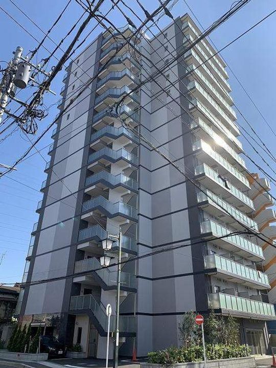 小田急伊勢原駅前マンションの外観