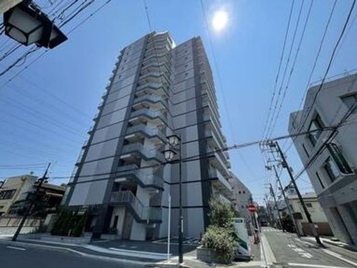 小田急伊勢原駅前マンションの外観