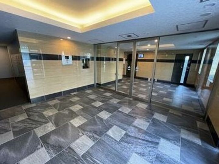 小田急伊勢原駅前マンションの外観