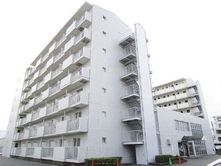 ベルフラワーハイツ伊勢原の外観