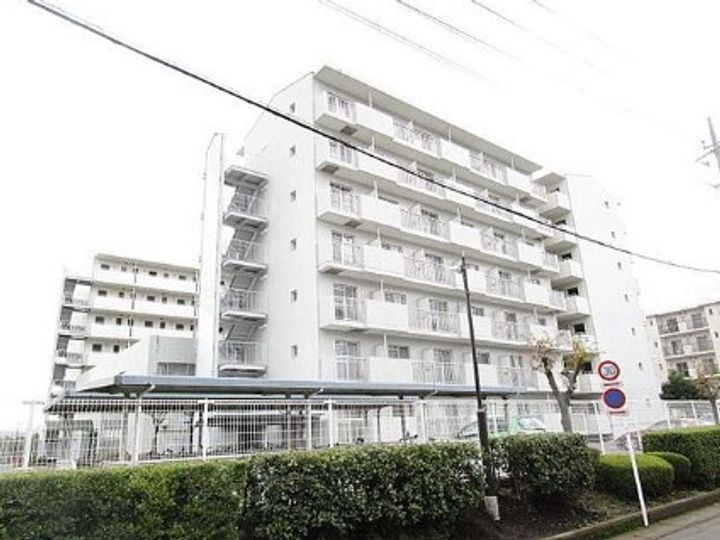 ベルフラワーハイツ伊勢原の外観
