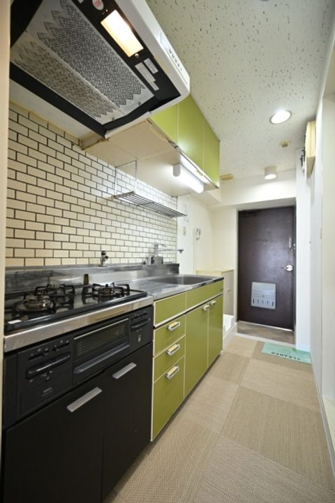 神奈川県横浜市鶴見区鶴見中央2丁目の賃貸マンションの居間