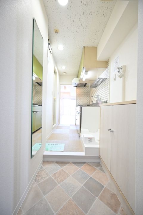 神奈川県横浜市鶴見区鶴見中央2丁目の賃貸マンションの玄関