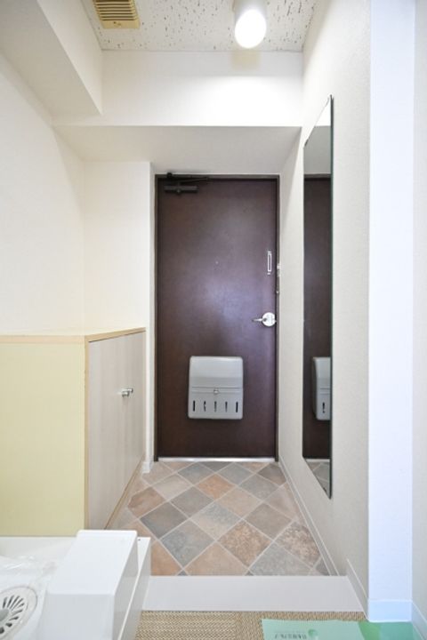 神奈川県横浜市鶴見区鶴見中央2丁目の賃貸マンションの居間