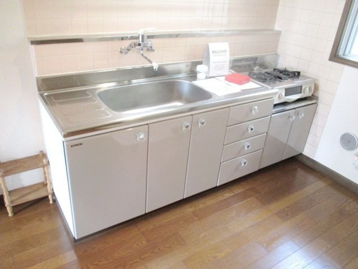 ゼフィルス花の木のキッチン