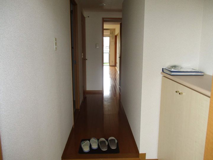 ベルシャイン厚木の玄関