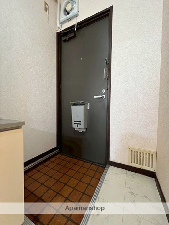 ISメゾン白楽の玄関