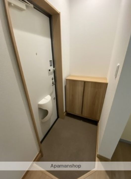 コンフォルト逗子の玄関