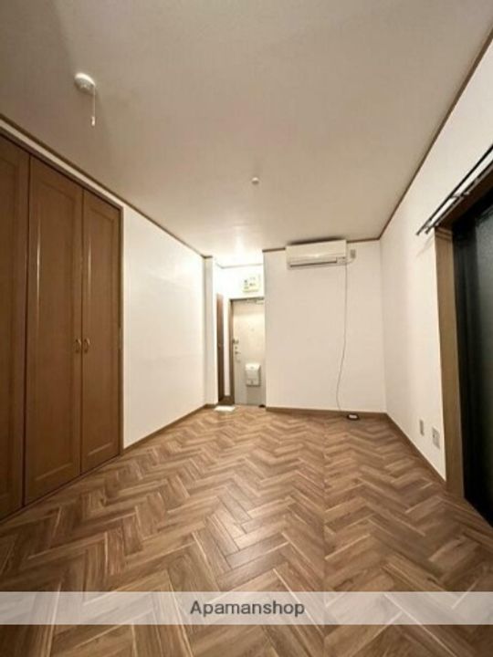 神奈川県横浜市神奈川区六角橋2丁目の賃貸アパートの居間