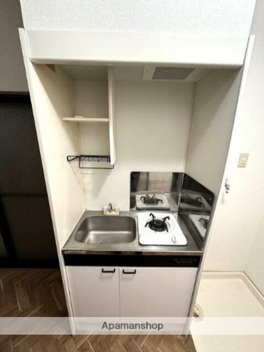 神奈川県横浜市神奈川区六角橋2丁目の賃貸アパートのキッチン