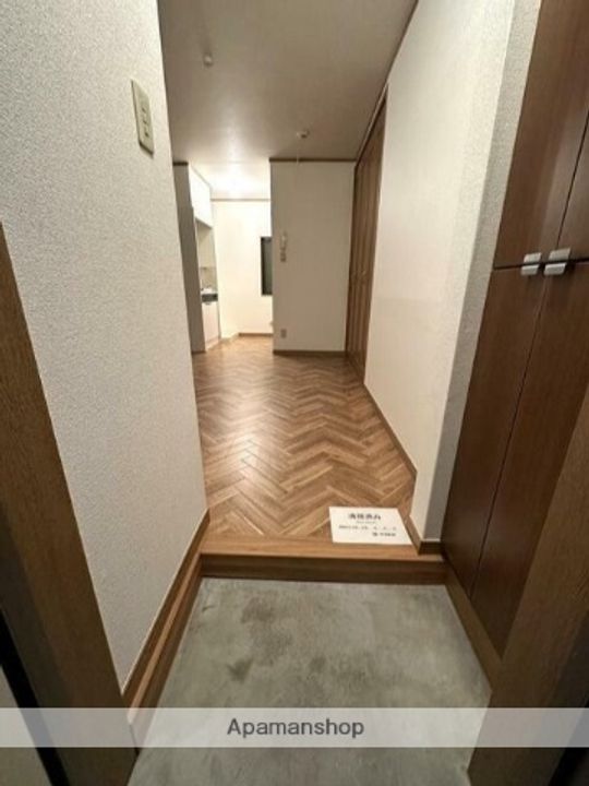 神奈川県横浜市神奈川区六角橋2丁目の賃貸アパートの玄関