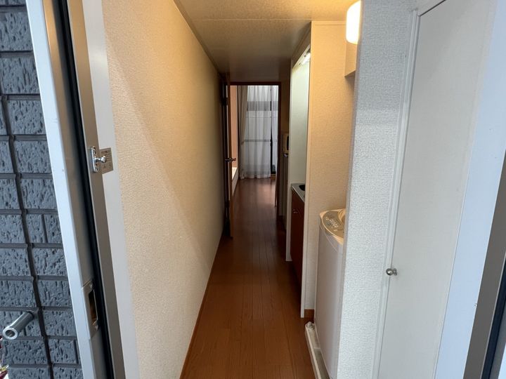 レオパレス三ッ沢アーバニティの玄関