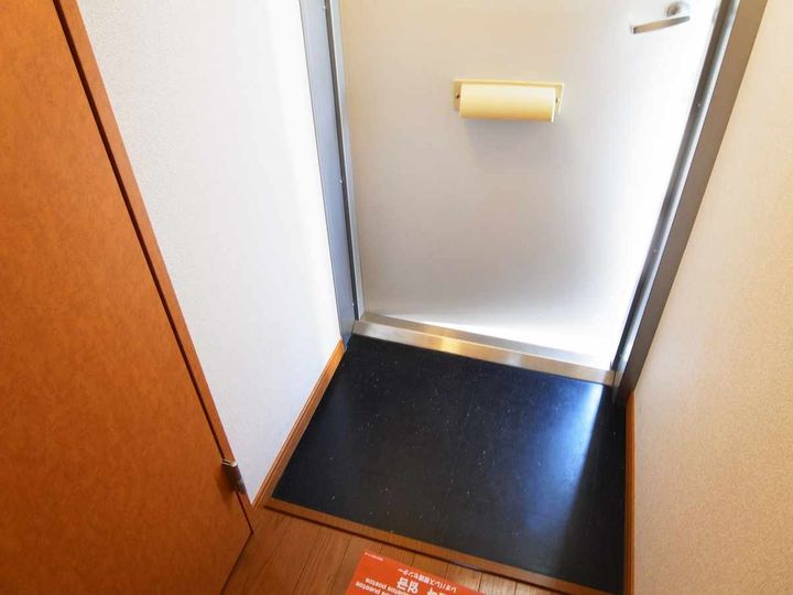 レオパレスJUNA鵠沼の玄関