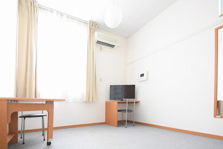 レオパレスグランデの居間