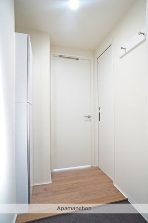 神奈川県横浜市西区浅間町2丁目の賃貸マンションの玄関