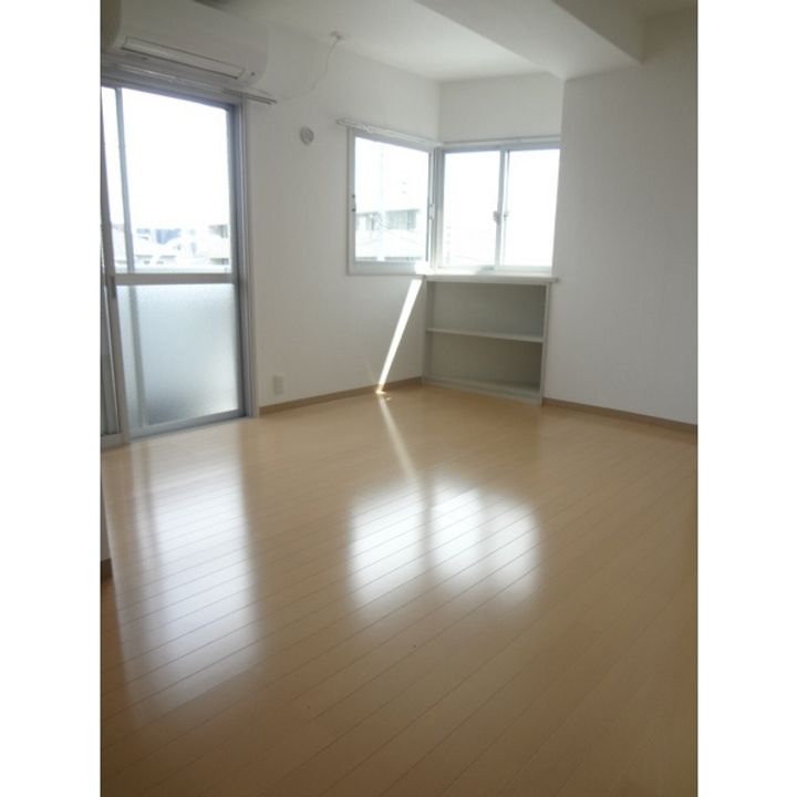 神奈川県横浜市鶴見区矢向1丁目の賃貸マンションの居間