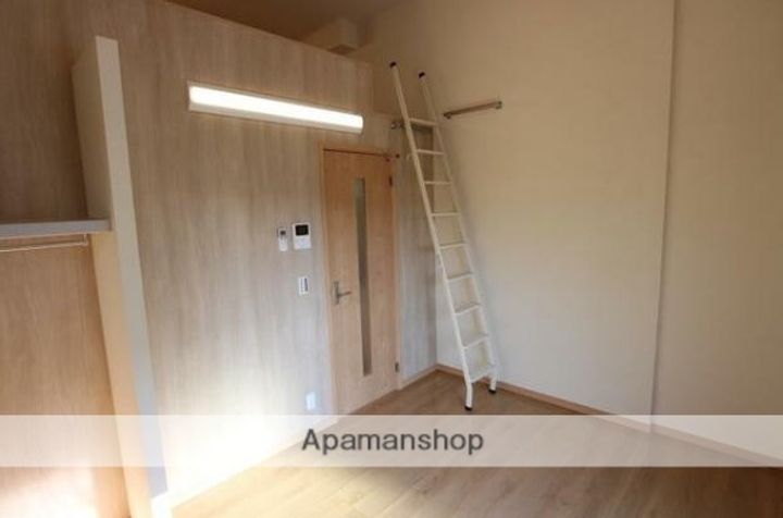 神奈川県横浜市金沢区富岡西7丁目の賃貸アパートの居間