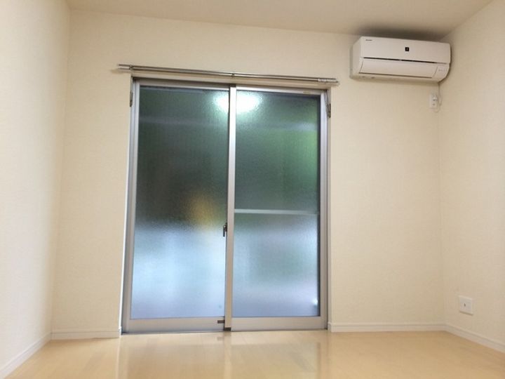 神奈川県横浜市磯子区杉田3丁目の賃貸アパートの居間