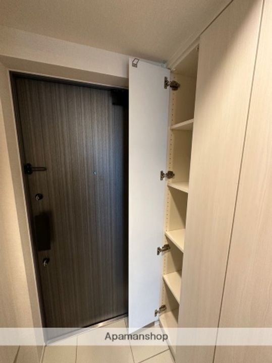 ブランシエスタ横浜高島町の玄関