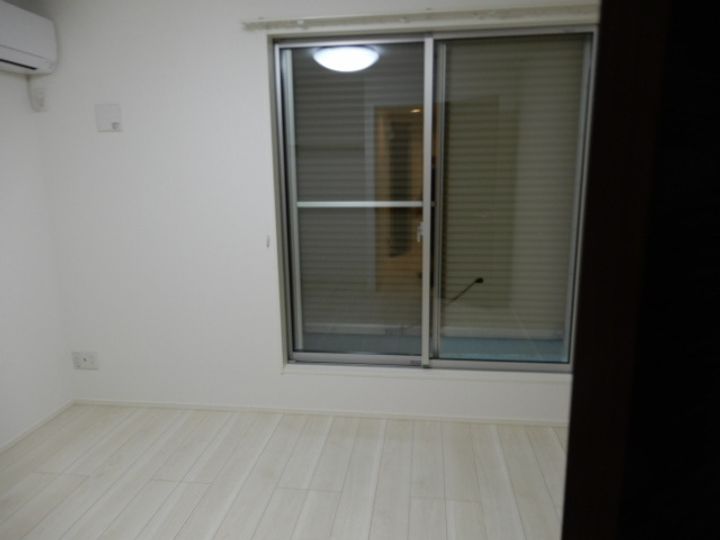 カインドネス横浜根岸204号室の居間