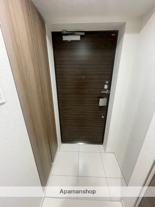 神奈川県横浜市西区浜松町の賃貸マンションの玄関