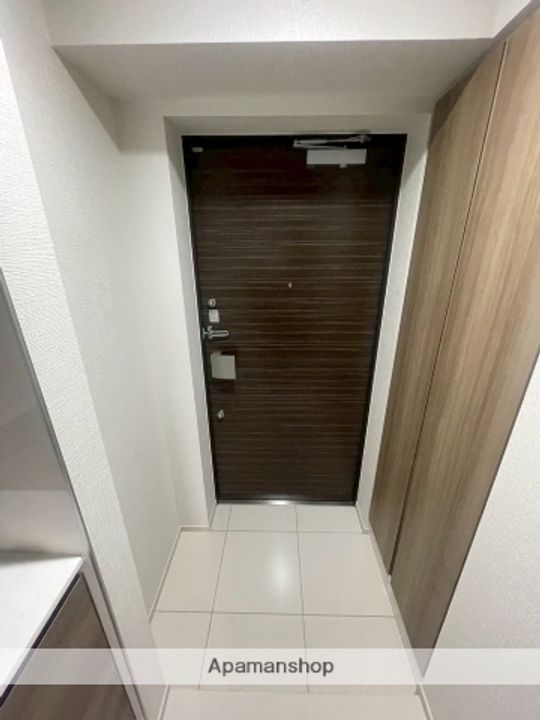 神奈川県横浜市西区浜松町の賃貸マンションの玄関