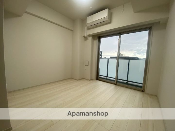 神奈川県横浜市西区浜松町の賃貸マンションの居間